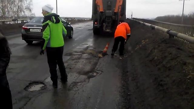 Как ремонтируют дороги снегом в Липецке смотреть онлайн