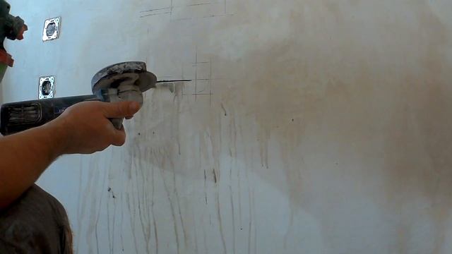 Режем бетон болгаркой без пыли!Мокрый рез! смотреть онлайн