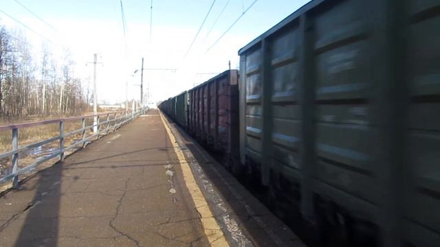 Электровоз ВЛ10У-710 с грузовым поездом платформа Зосимова Пустынь 23.03.2017 смотреть онлайн