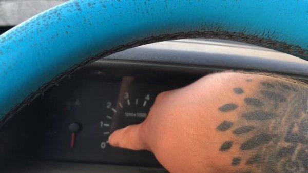 ВАЗ 2110 не заводиться, искра есть, бензонасос качает, свечи сухие,