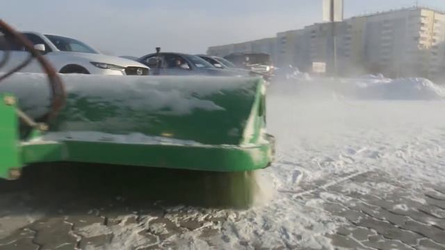 Новая машина для уборки тротуаров проходит испытание смотреть онлайн
