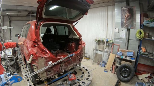 Замена джакузи и задней панели за 5 минут). Очень необычный удар. Nissan Tiida. Часть 1 смотреть онлайн