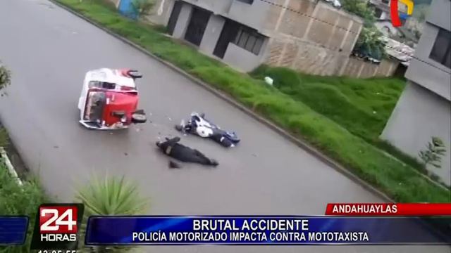 Policía motorizado choca aparatosamente con mototaxi en Andahuaylas смотреть онлайн