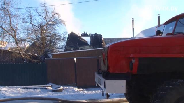 На Мелиораторов сгорели хозяйственные постройки смотреть онлайн