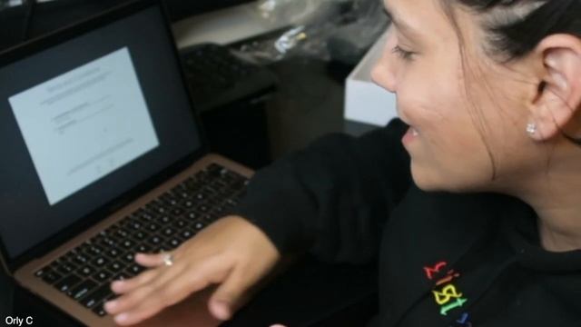 Macbook Pro Vs Macbook Air 2018 |A Gift from James Charles смотреть онлайн