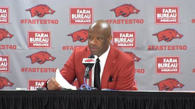 Mike Anderson recaps loss to Kentucky смотреть онлайн
