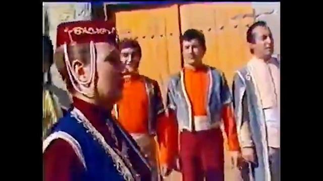 The ensemble of Armenian folk and gousans' song - Gatser im shouken (Armenian folk song) смотреть онлайн