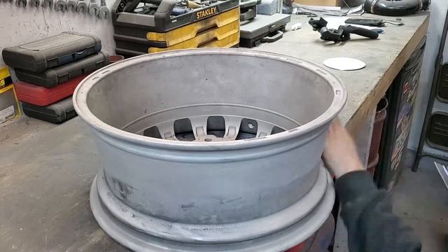 Powder coating wheels at home - Bringing my VW Mk4 R32 Aristo back to oem+ spec!! смотреть онлайн
