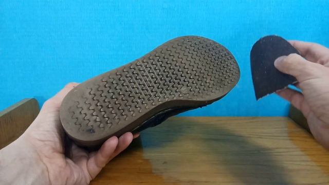 НЕСКОЛЬЗКАЯ ЗИМНЯЯ ОБУВЬ / ЧТО СДЕЛАТЬ ЧТОБЫ ПОДОШВА НЕ СКОЛЬЗИЛА / КАК СДЕЛАТЬ НЕСКОЛЬЗКУЮ ОБУВЬ смотреть онлайн