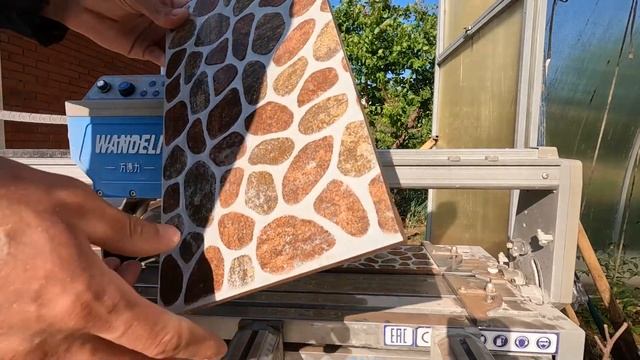 Баня под ключ часть 1. Супер быстрая укладка плитки на пол в бане СВОИМИ РУКАМИ смотреть онлайн