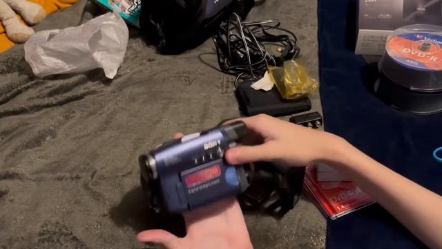 Sony DCR DVD91e Camcorder Unboxing & Overview смотреть онлайн