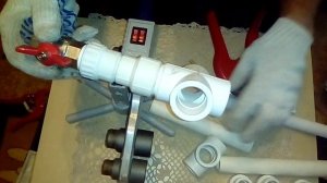 Коллектор из полипропиленовых труб и кранов.