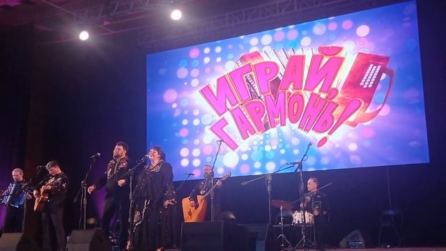 Играй гармонь в Краснодаре! Анастасия и Захар Заволокины- песня Мамонька смотреть онлайн
