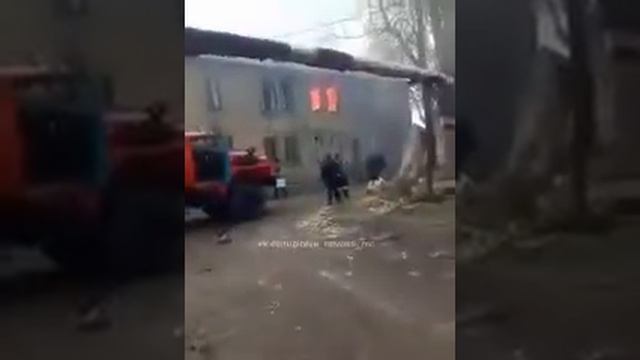 Нижегородской области рискнул жизнью и влез в окно полыхающей квартиры, чтобы спасти двоих малышей смотреть онлайн