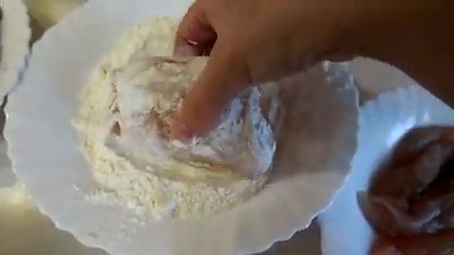 Куриные рулетики с сыром и колбасой или копченым мясом. Отличное блюдо на новогодний стол 2020 смотреть онлайн