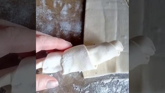 хрустящие круасанчики с слоёного теста смотреть онлайн