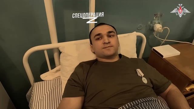 Завкомандующего группировкой войск «Запад» решил проведать и поздравить с Новым годом наших солдат. смотреть онлайн