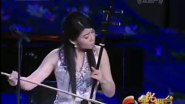 二泉映月 - 马向华 （二胡独奏） Moon Reflected in the Second Spring - Ma Xianghua (Erhu Solo) смотреть онлайн