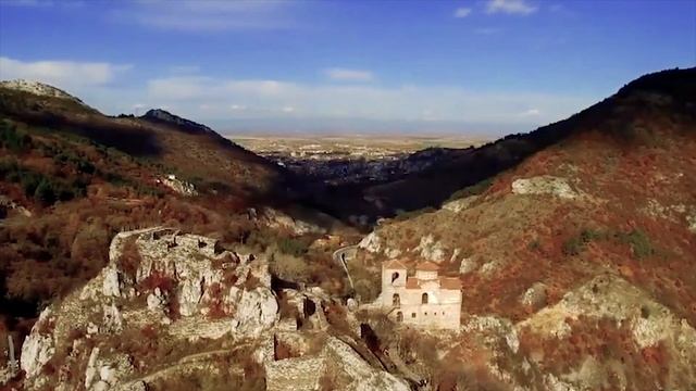 Асенова крепость с высоты птичьего полета смотреть онлайн