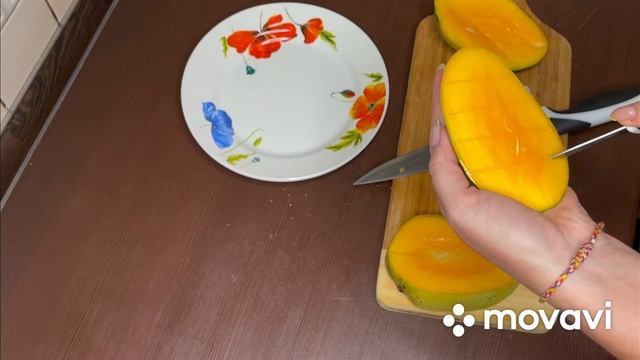 Как правильно и красиво разрезать манго, и не порезать руку. смотреть онлайн