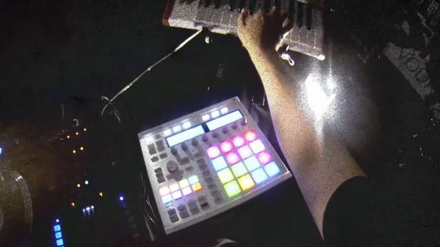 DJ SQ X MONGDO - Drop the Bass смотреть онлайн