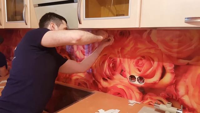 Установка скинали от компании «SkinaliFresh»