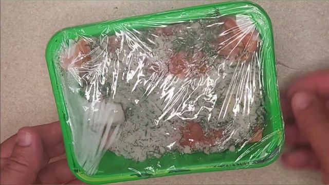 тост с авокадо и лососем на завтрак. смотреть онлайн
