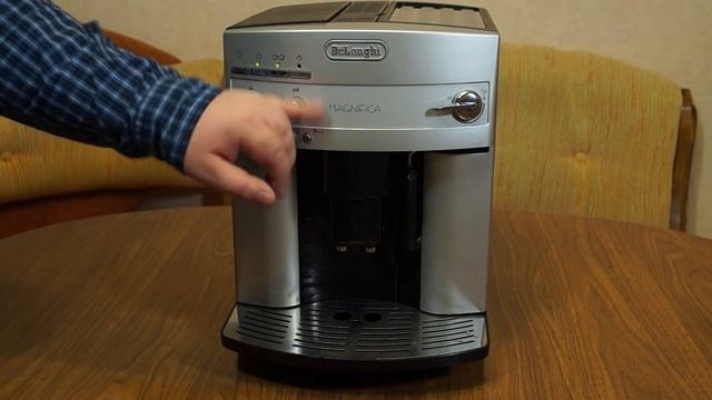 Обзор DeLonghi Magnifica ESAM 3200. Неубиваемая кофемашина из прошлого. смотреть онлайн