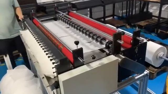 листорезальная машина нарезка рулона белой пленки ПВХ на листы смотреть онлайн
