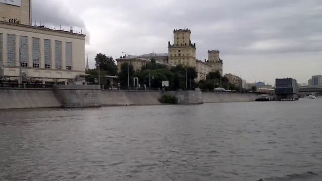 прогулка на речном пароходе по Москва реке смотреть онлайн
