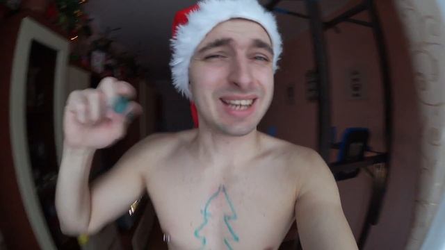 Набил елку на груди! С Наступающим! смотреть онлайн