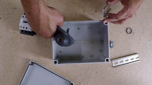How To AUTOMATICALLY Disconnect a Converter Charger When Using an Inverter смотреть онлайн