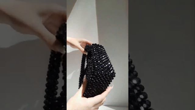 Моя первая сумочка из бусин✨️ Доступна к заказу @_va.brand_ смотреть онлайн