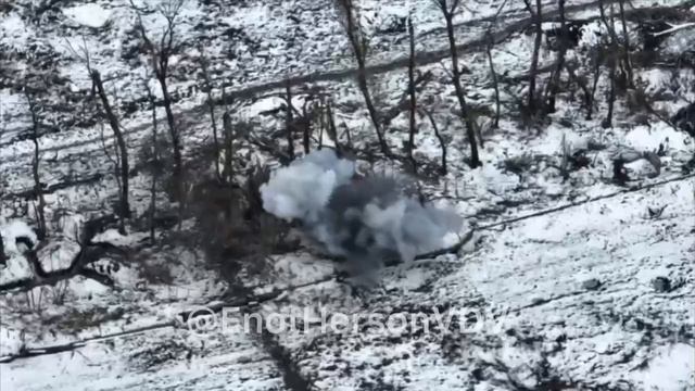 Прилеты FPV-дронов от десантников смотреть онлайн