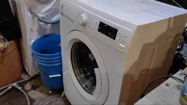 стираем на Electrolux смотреть онлайн