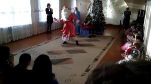 танец Деда мороза в саду 2013