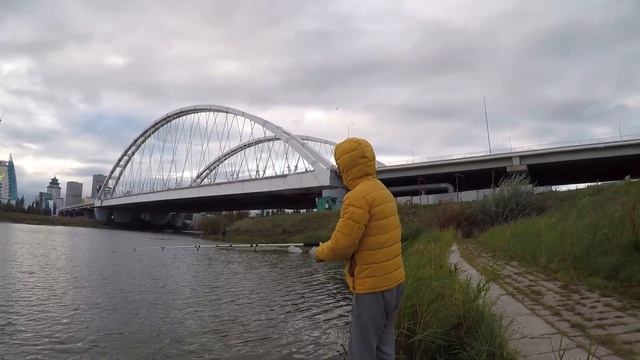 Рыбалка в Астане на прежнем месте, На Ишиме, в непогоду #астана #нурсултан смотреть онлайн