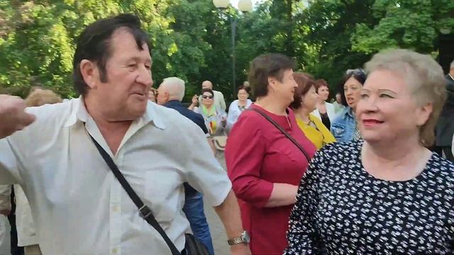 "Расцвела Сирень в Моём садочке"... звучит в Гомеле....21.05.2023года. смотреть онлайн
