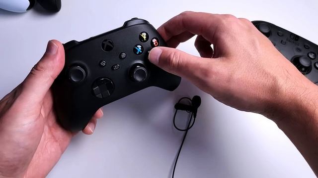 8BitDo Ultimate Bluetooth vs 2.4 Controller for FPS смотреть онлайн