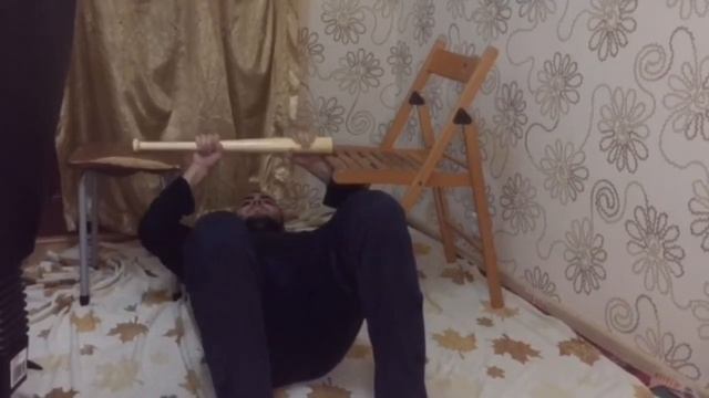 Как прокачать плечи в домашних условиях? Отжимания от стульев. Спорт смотреть онлайн