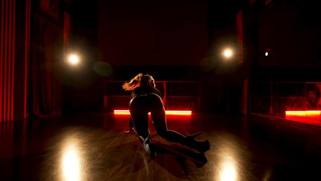 Strip в Show Time. Ксения Гагаринова смотреть онлайн