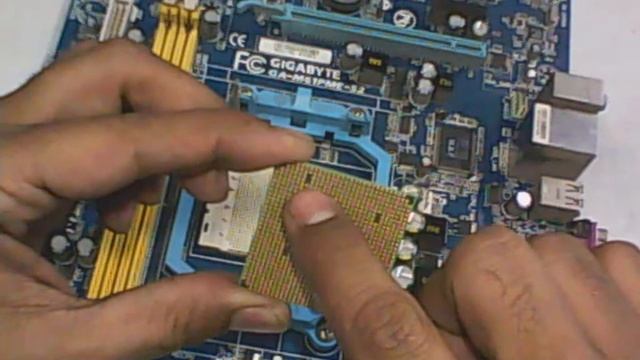 AMD cpu installation on a motherboard GIGABYTE GA-M61PME--S2 смотреть онлайн