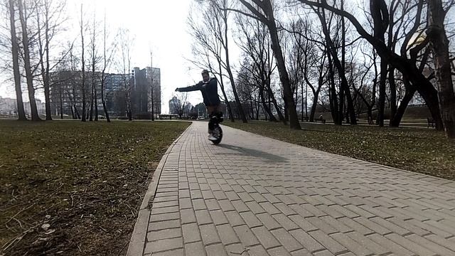 EUC Inmotion V8 - tricks (Simple Hop, 1 Leg slalom, 180 fakie to 180 out) смотреть онлайн