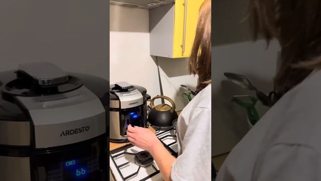 Готуєм шарлотку з яблуками