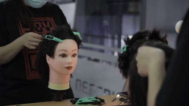 SuperMe - это международная сеть салонов красоты нового формата с технологичным подходом во всем! смотреть онлайн