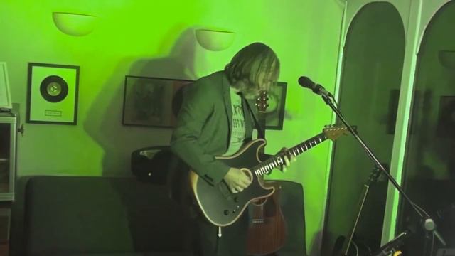 Testing out the electric sound on the Fender Acoustasonic Stratocaster смотреть онлайн