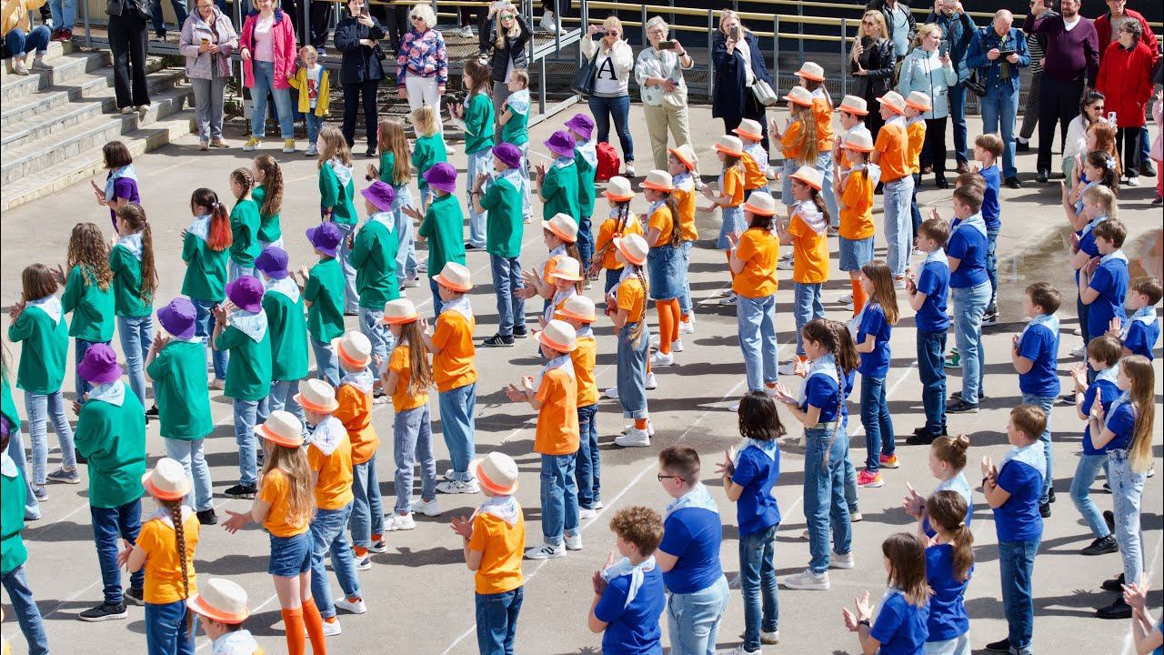 Выпускной флешмоб четвероклассников смотреть онлайн