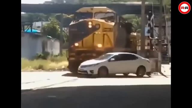 Жесть! Идиоты на дороге. ДТП и жесткие аварии с их участием. смотреть онлайн