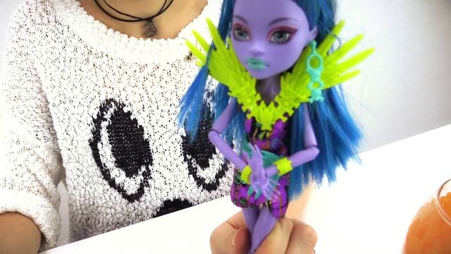 Видео про Хэллоуин и Монстер Хай: Джейн в зоомагазине смотреть онлайн