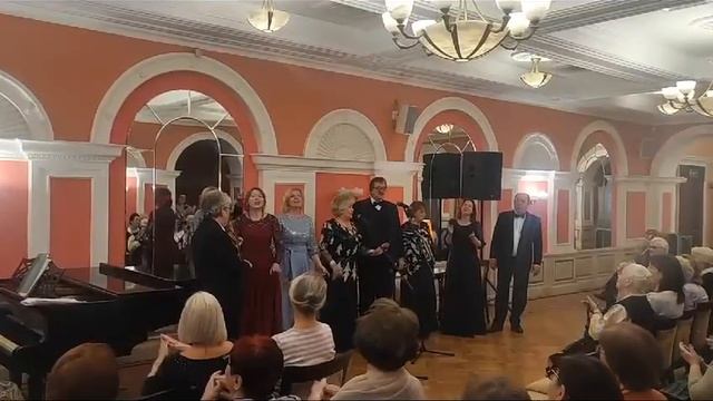 Дорогой длинною (Б.Фомин-К.Подревский). Исполняет коллектив "Ретро" ЦДКЖ, худ. рук. Е.В.Баженова. смотреть онлайн